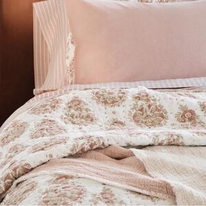 Coyuchi Flores Handstitched Organic Quilt